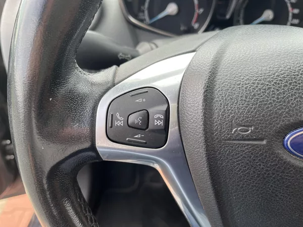 Ford Fiesta 1.25 i ČR - foto 21