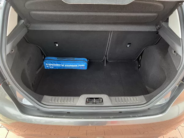 Ford Fiesta 1.25 i ČR - foto 23