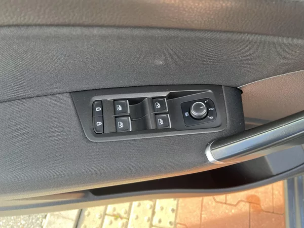 Volkswagen Touran 1.4 TSi R-Line Highline 110 kW - foto 10