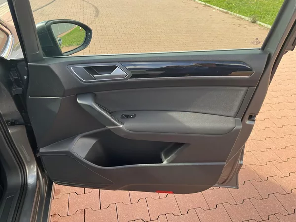 Volkswagen Touran 1.4 TSi R-Line Highline 110 kW - foto 17