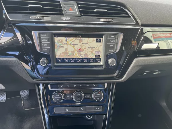 Volkswagen Touran 1.4 TSi R-Line Highline 110 kW - foto 19