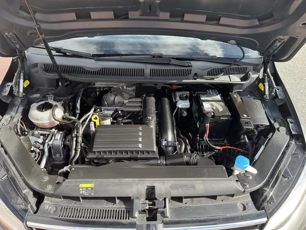 Volkswagen Touran 1.4 TSi R-Line Highline 110 kW - foto 32