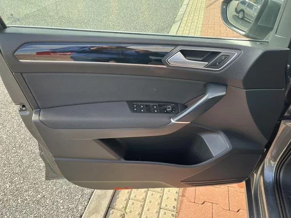 Volkswagen Touran 1.4 TSi R-Line Highline 110 kW - foto 9