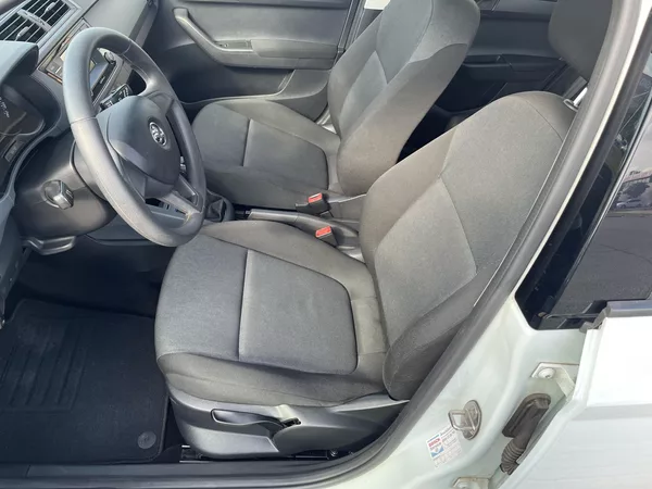 Škoda Fabia 1.4 TDI Red & Grey 1.Majitel - foto 9