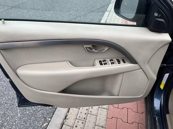 Volvo V70 2.4 D5 136 kW Automat - foto 12