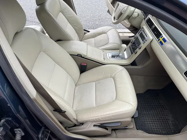 Volvo V70 2.4 D5 136 kW Automat - foto 15