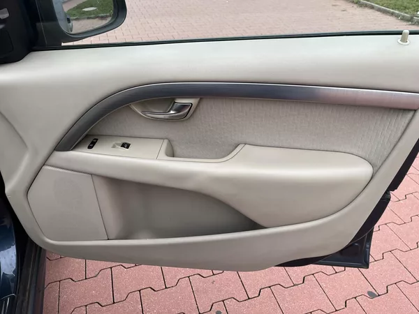 Volvo V70 2.4 D5 136 kW Automat - foto 17