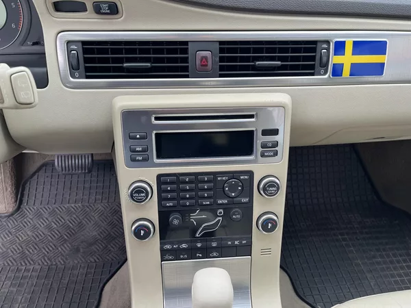 Volvo V70 2.4 D5 136 kW Automat - foto 18