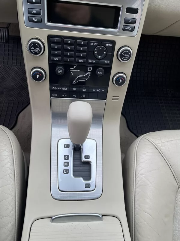 Volvo V70 2.4 D5 136 kW Automat - foto 19