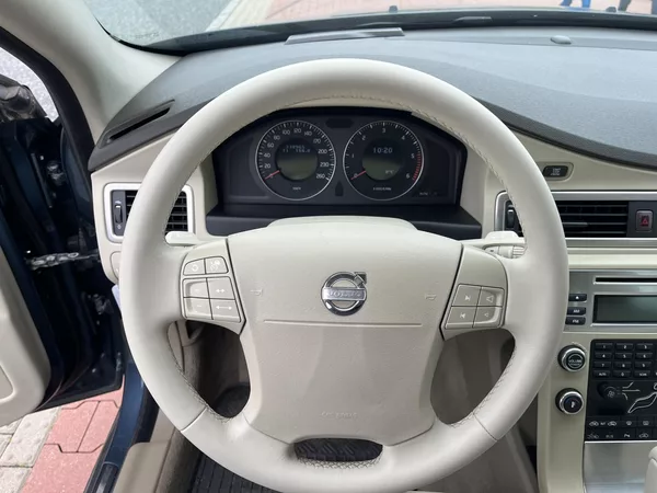 Volvo V70 2.4 D5 136 kW Automat - foto 20