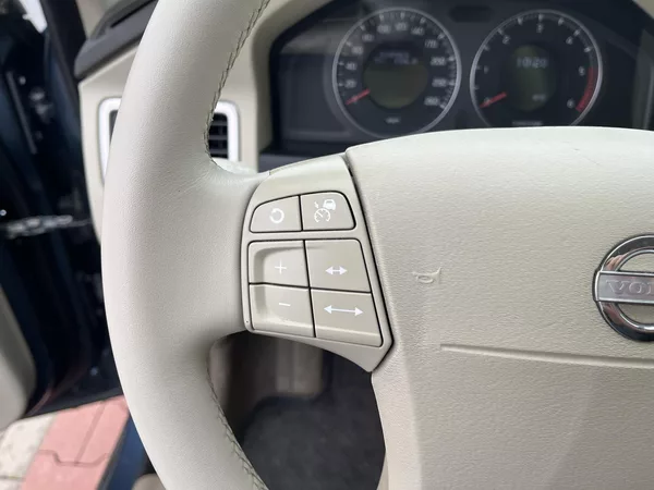 Volvo V70 2.4 D5 136 kW Automat - foto 21