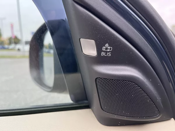 Volvo V70 2.4 D5 136 kW Automat - foto 24