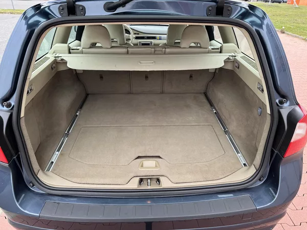 Volvo V70 2.4 D5 136 kW Automat - foto 25