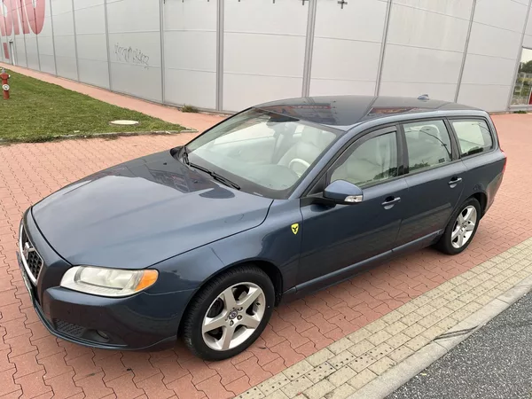 Volvo V70 2.4 D5 136 kW Automat - foto 28