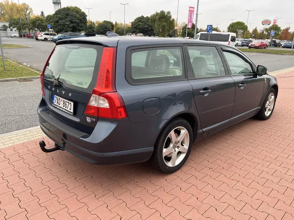 Volvo V70 2.4 D5 136 kW Automat - foto 5