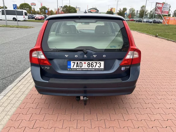 Volvo V70 2.4 D5 136 kW Automat - foto 6