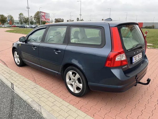 Volvo V70 2.4 D5 136 kW Automat - foto 8
