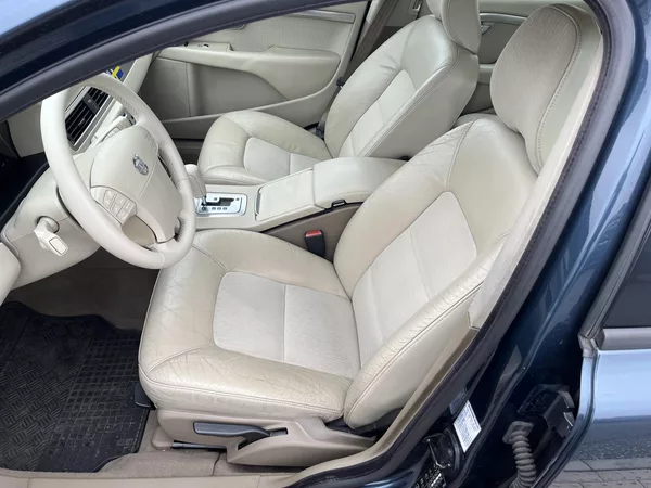 Volvo V70 2.4 D5 136 kW Automat - foto 9