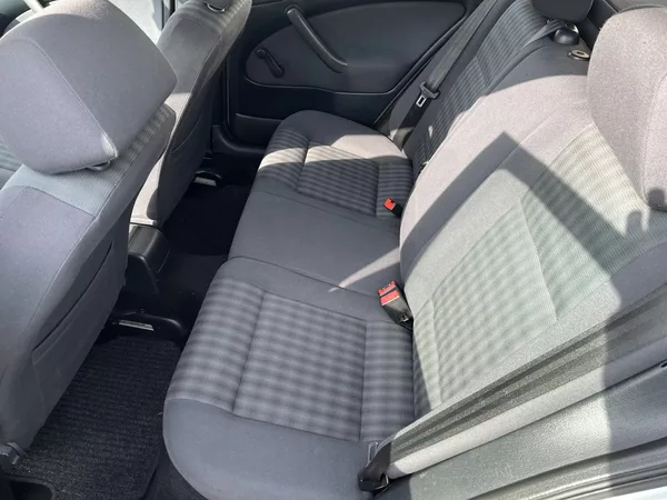 Škoda Octavia 1.9 TDi Tour - foto 11