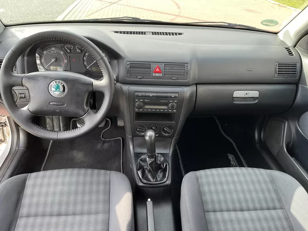 Škoda Octavia 1.9 TDi Tour - foto 12