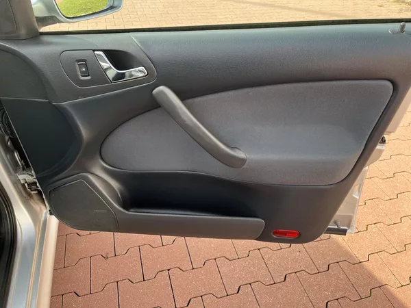 Škoda Octavia 1.9 TDi Tour - foto 16