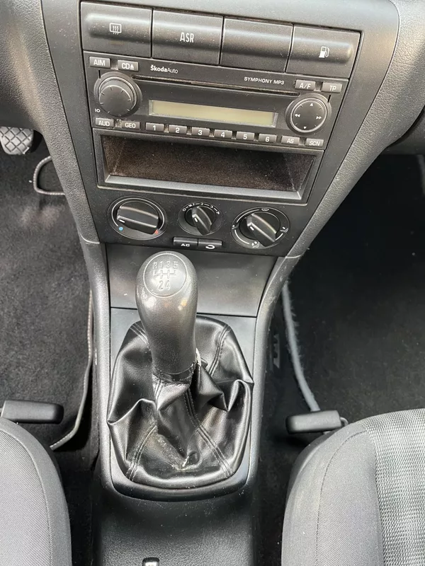 Škoda Octavia 1.9 TDi Tour - foto 18
