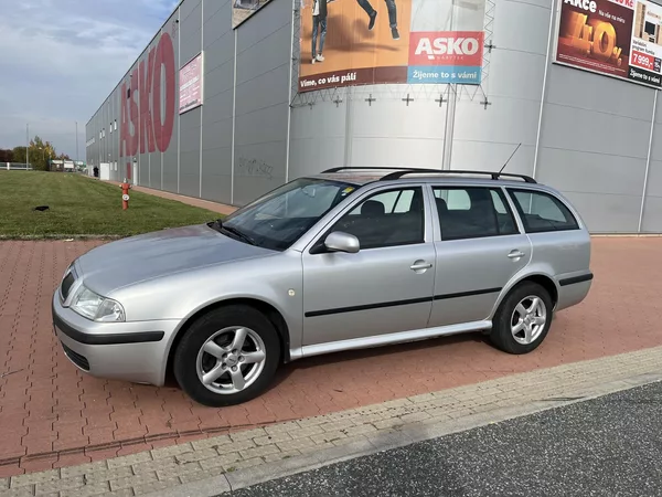 Škoda Octavia 1.9 TDi Tour - foto 2