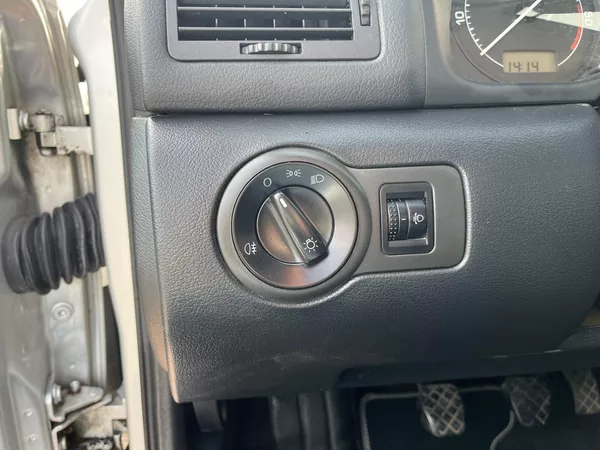 Škoda Octavia 1.9 TDi Tour - foto 20