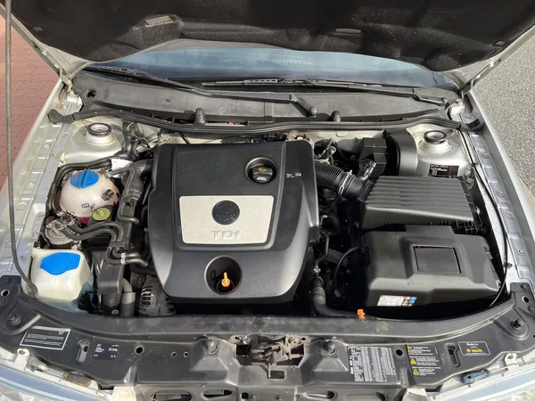 Škoda Octavia 1.9 TDi Tour - foto 22