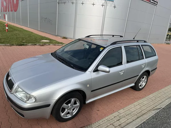 Škoda Octavia 1.9 TDi Tour - foto 24