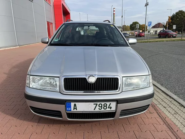Škoda Octavia 1.9 TDi Tour - foto 3