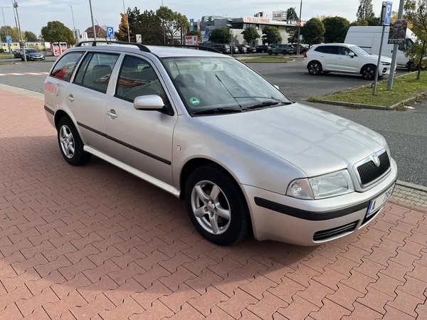 Škoda Octavia 1.9 TDi Tour - foto 4