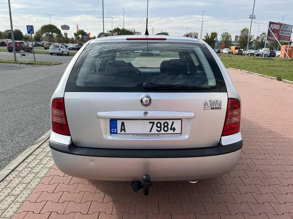 Škoda Octavia 1.9 TDi Tour - foto 6