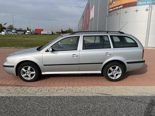Škoda Octavia 1.9 TDi Tour - foto 8