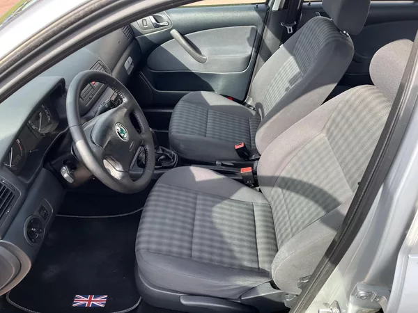 Škoda Octavia 1.9 TDi Tour - foto 9