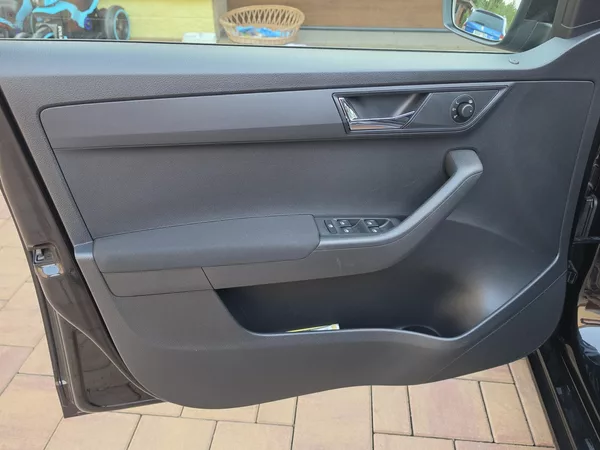 Škoda Fabia 1.4TDi 66kW*DRIVE*1.MAJ*TAŽNÉ* - foto 11