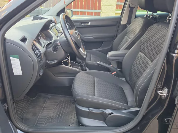 Škoda Fabia 1.4TDi 66kW*DRIVE*1.MAJ*TAŽNÉ* - foto 15