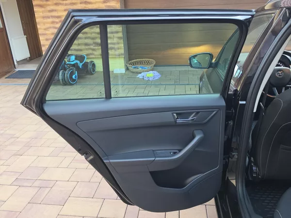 Škoda Fabia 1.4TDi 66kW*DRIVE*1.MAJ*TAŽNÉ* - foto 31