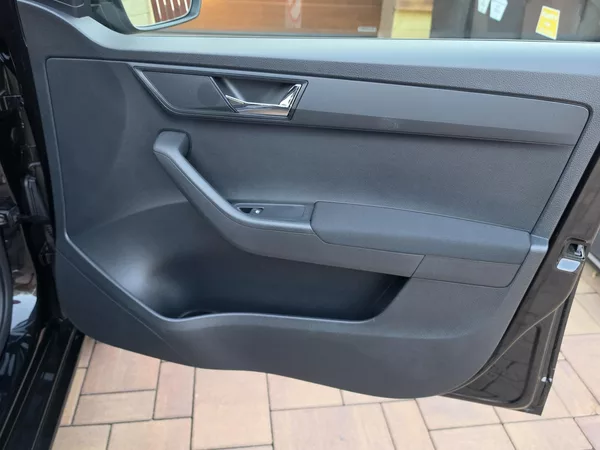 Škoda Fabia 1.4TDi 66kW*DRIVE*1.MAJ*TAŽNÉ* - foto 37