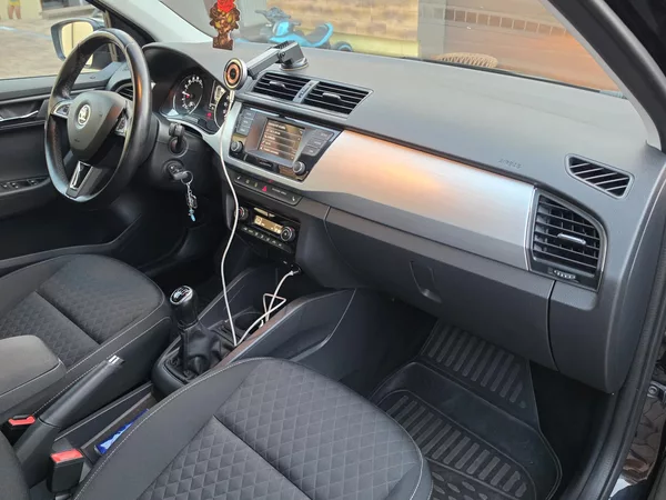 Škoda Fabia 1.4TDi 66kW*DRIVE*1.MAJ*TAŽNÉ* - foto 39
