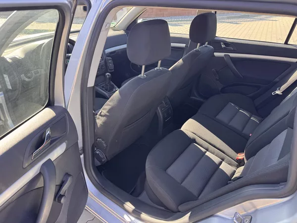 Škoda Octavia 2.0TDI 103Kw Ambition - foto 13
