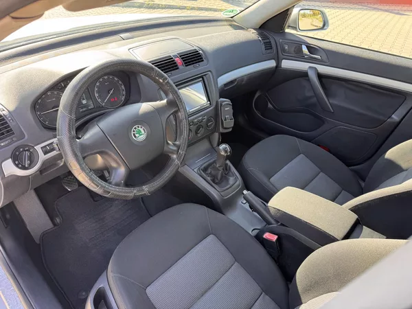 Škoda Octavia 2.0TDI 103Kw Ambition - foto 6