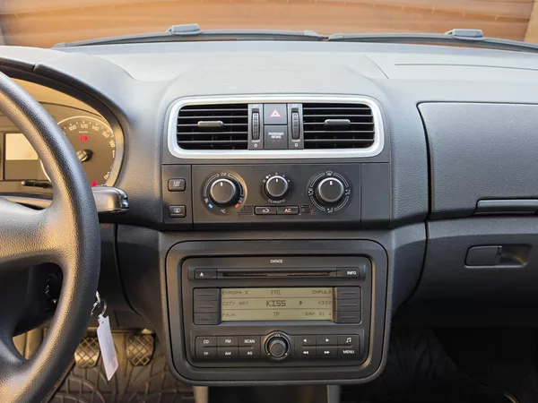 Škoda Fabia II 1.4i 16V AMBIENTE*TEMPOMAT* - foto 17