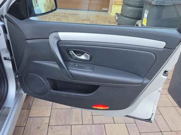 Renault Laguna 2.0dCi 150PS*DYNAMIQUE*NAVI - foto 29