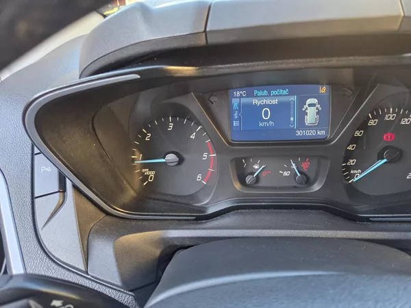 Ford Transit Custom 2.2TDCI L2 114kw 6míst - foto 33