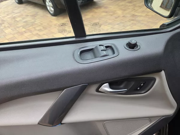 Ford Tourneo Custom 2.2 TDCI 92KW 9Mist - foto 33