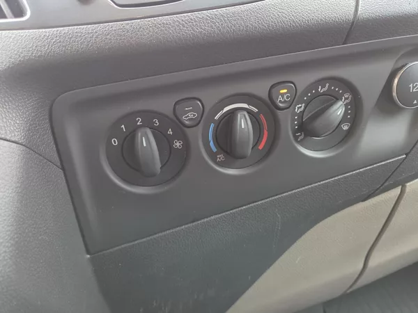 Ford Tourneo Custom 2.2 TDCI 92KW 9Mist - foto 38