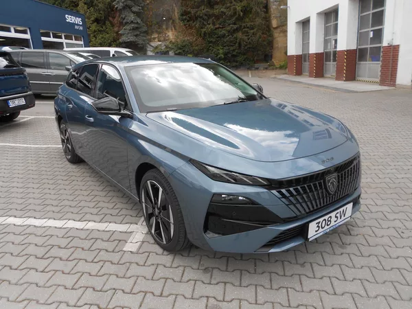 Peugeot 308 ALLURE Elektr. 115 kW / 156 k - foto 4