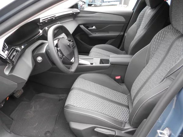 Peugeot 308 ALLURE Elektr. 115 kW / 156 k - foto 5