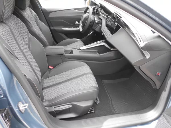 Peugeot 308 ALLURE Elektr. 115 kW / 156 k - foto 8
